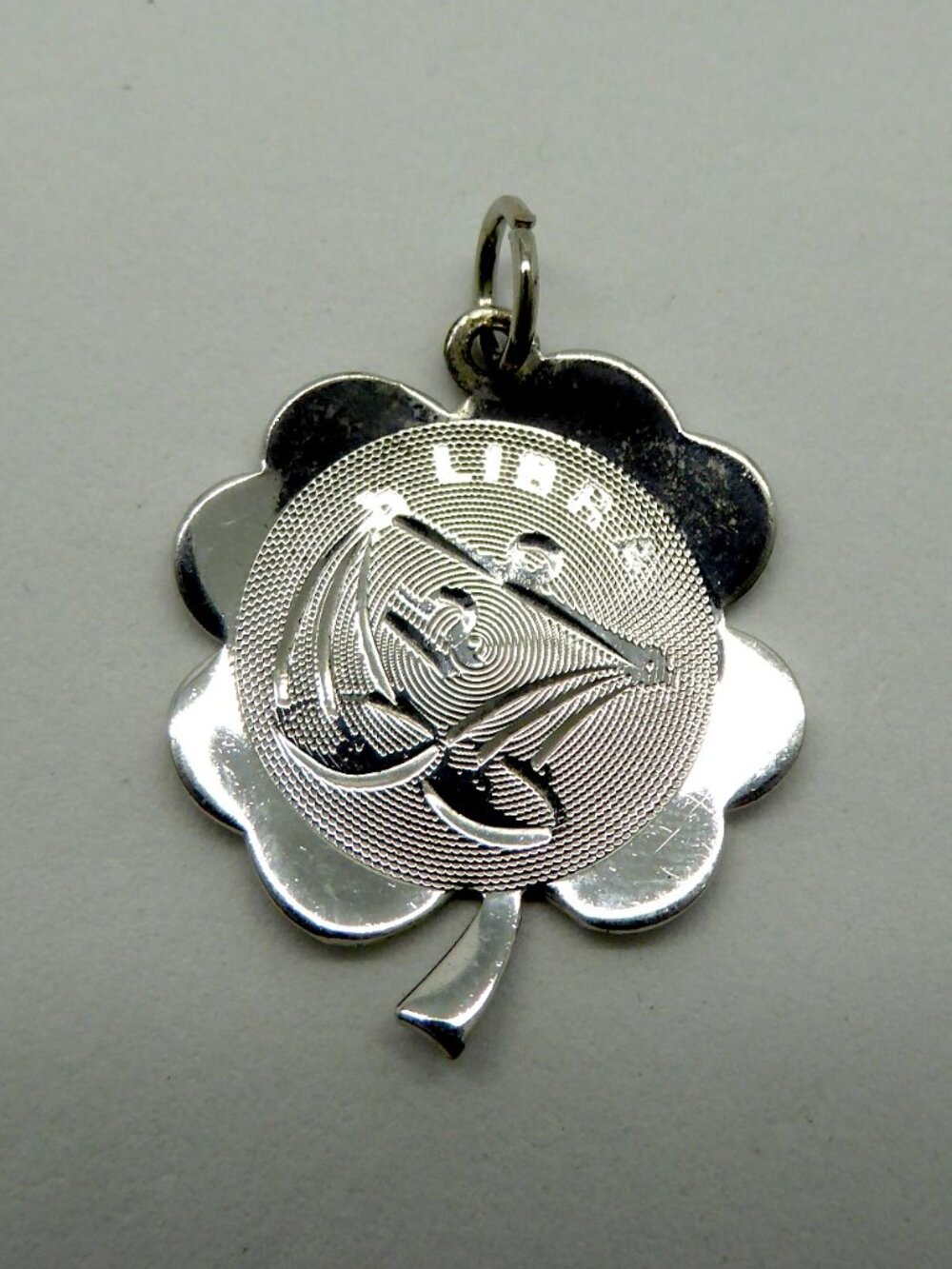 VINTAGE 1” LIBRA ASTROLOGY LUCKY FOUR LEAF CLOVER ETCHED SILVER CHARM PENDANT